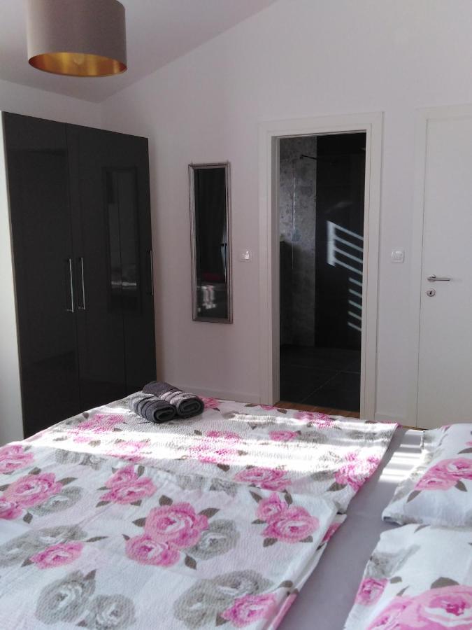 Vila Dubravka - Schoen Und Komfortabel Inmitten Von Olivenbaeumen Und Weinbergen Mit Whirlpool Valtura Εξωτερικό φωτογραφία